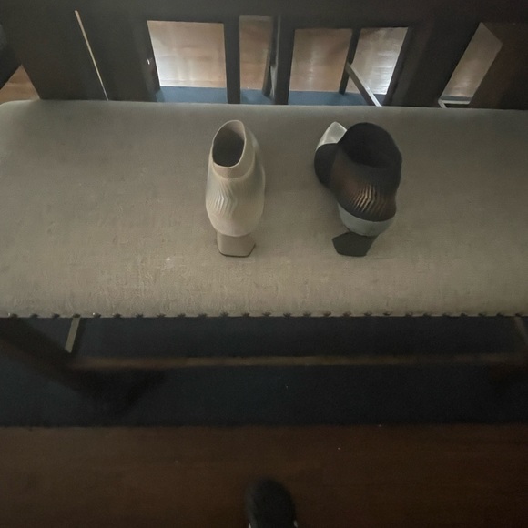 They are 2 small brand new - Picture 3 of 6